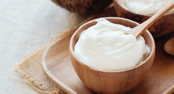 Bir kaşığı bile bin derde deva! Şifa deposu yoğurt faydalarıyla büyülüyor