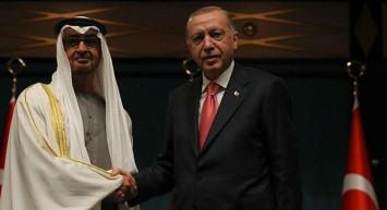 Birleşik Arap Emirlikleri Başkan Erdoğan'ı Bekliyor: Dubai'deki Burj Khalifa Gökdelenine Türk Bayrağı Yansıtıldı!