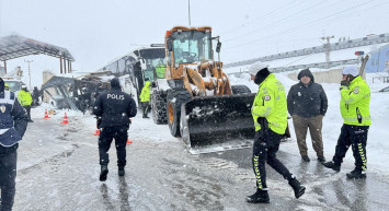 Bitlis'te Yolcu Otobüsü Kazası: 4 Polis Memuru Yaralandı