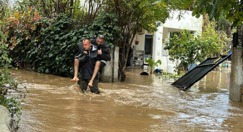 Bodrum'da hayat felç oldu: 4 kişi evde mahsur kaldı