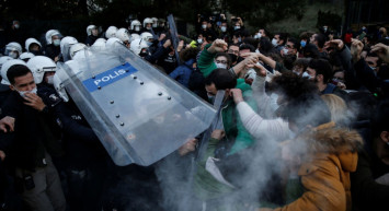 Boğaziçi Üniversitesi'nde Yeni Rektör Naci İnci'ye Sert Protesto!
