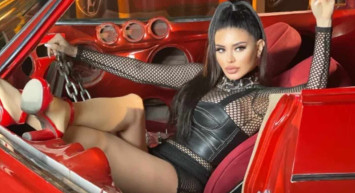 Bol dekolteli süper minisiyle poz veren Ebru Polat, takipçilerine öyle bir soru sordu ki!