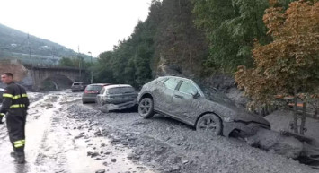 Bölgede çamur tsunamisi felaketi: Canlarını son anda kurtardılar