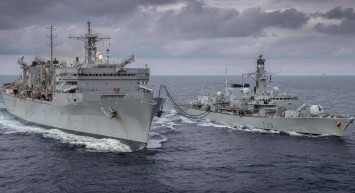 Bölgede gerilim tırmanıyor: Onlarca savaş gemisi tespit edildi