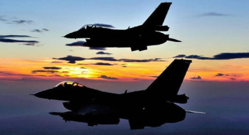 Bölgede tansiyon yükseldi: Savaş uçakları iki noktayı vurdu