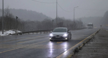 Bolu Dağı’nda kar yağışı: Görüş mesafesi neredeyse sıfıra indi