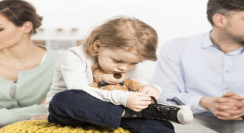 Boşanmış çift kendi evlatlarını istemedi! Anne, çocuklarını kebapçıya bırakıp kaçtı, babanın yaptığı ise herkesi şaşkına çevirdi