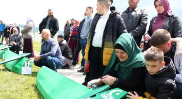 Bosna'da 29 Yıl Önce Katledilen 5 Masum Vatandaş Toprağa Verildi