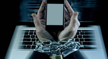 Böyle boşanma davası görülmedi: Kocası bilgisayar bağımlısı! Ayda 1 kere duş alıyor