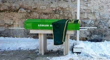 Böyle Olay Görülmedi! Cenaze 1 Saat Musalla Taşında Bekletildi