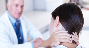 Boyun ağrısı neden olur? Boyun ağrısına ne iyi gelir? Boyun ağrısını geçirecek 6 çözüm