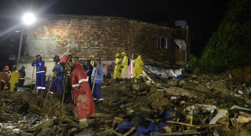 Brezilya'da toprak kayması sonucu yaşamını yitenlerin sayısı zaman geçtikçe artıyor!