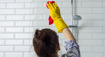 Bu karışım ile küflere son! Çamaşır suyundan etkili karışımın küfler üzerindeki etkisi hayat kurtardı! Mucizevi küf giderme karışımı