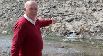 Bu köyün öyle bir özelliği var ki... Neredeyse her taşın altından çıkıyor!