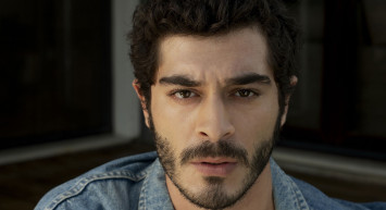 Burak Deniz ve Deniz Işın aşk mı yaşıyor? Etiler’de görüntülendiler!