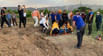 Burdur'da Bir Kişi Toprak Yığınlarının Altında Kalarak Can Verdi