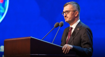 Burhanettin Duran: “Çocukların Sesi İnsanlığın Umudu”