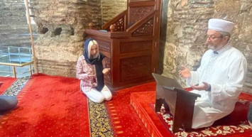 Bursa'da duyduğu ezan sesinden etkilenen Ukraynalı turist kadın Müslüman oldu