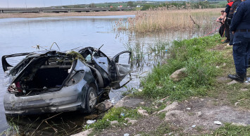 Büyükçekmece Gölü can aldı: Direksiyon hakimiyetini kaybeden araba göle uçtu