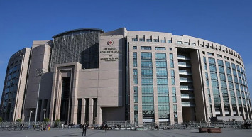 Çağlayan Adliyesinde Hırsız polisin elinde kaçmaya çalıştı: O anlar sosyal medyada gündem oldu