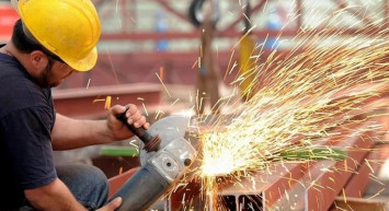 Çalışma hayatında köklü değişiklikler yapılacak: Bütün işçilere kadro verilecek!