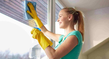 Cam silerken iz bırakmamak için yapılması gerekenler neler? Cam silerken uygulayabileceğiniz 6 yöntem