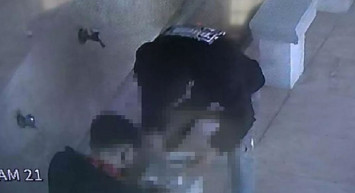 Camide Uyuşturucu Kullanan Kişileri Sopayla Dövdüler!