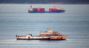 Çanakkale Boğazı’nda hareketli dakikalar: Gemi geçişleri durduruldu