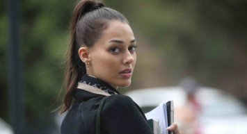 Cannes'e giden Dilan Çiçek Deniz cesur elbisesi ile dikkat çekti! Verdiği pozlarla sosyal medyada gündem oldu