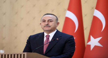 Çavuşoğlu’nun bozkurt işareti