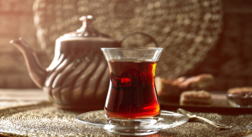 Çay tiryakileri şimdiden o marketin önünde kuyruk oluşturdu! Büyük boy çay 109 TL’ye kadar düştü