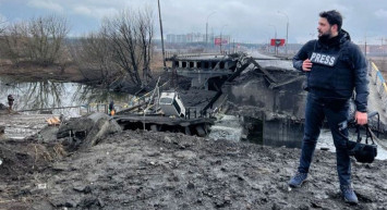 Çekyalı muhabirden Türk çıkışı: Benim Büyükelçim çoktan gitti, beni etse etse Türk Büyükelçiliği tahliye edecektir