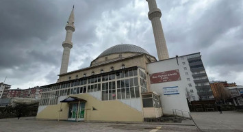 Cemaat öksürük krizine girdi: İmam teravih namazını tamamlayamadı