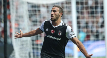 Cenk Tosun yeniden Beşiktaş formasını terletecek! Siyah beyazlılar oyuncu ile anlaşmaya vardı
