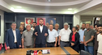 CHP Malatya’da devir krizi: Yeni il başkanı çilingirle parti binasına girdi