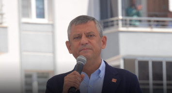 CHP'de Özgür Özel ve ekibine yakın 28 Parti Meclisi üyesi istifa etti