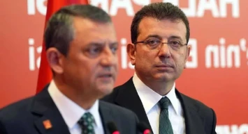 CHP’de Çift Başlılık Krizi: Özel Sahneyi Düzenledi, İmamoğlu “Yetki Bende” Mesajı Verdi