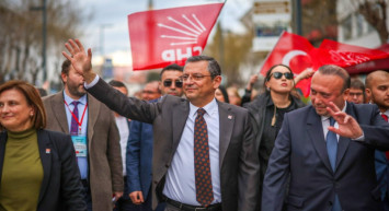 CHP’de genel başkanlık krizi: O isim de adaylığa soyunuyor