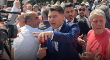 CHP’de Grup Toplantısı Öncesi Gerginlik: Kılıçdaroğlu ve Özgür Özel Destekçileri TBMM’de Karşı Karşıya Geldi