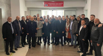 CHP'li Esenyurt Belediye Meclis üyeleri odalarına girdi