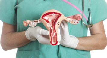 Çikolata kisti nedir, belirtileri nelerdir, neden olur, tehlikeli mi? Regl dönemindeki şiddetli ağrı hastalığın işareti 