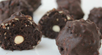 Çikolatalı hurma topları tarifi nasıldır? En güzel ve lezzetli çikolatalı hurma topları nasıl yapılır? Çikolatalı hurma topları malzemeleri ve pratik tarifi