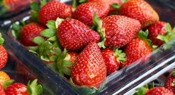 Çilek yıkarken bu hatayı yapmayın: Vücutta iltihaba neden oluyor