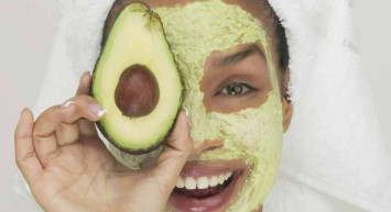 Cilt lekelerinden kurtulmak mümkün! Evde yapabileceğiniz basit yöntemlerle güneş lekelerinizden kurtulun