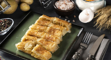 Yufka börek nasıl yapılır? Hazır yufkadan yapılan patatesli çıtır börek tarifi 