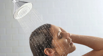 Çokça duş alanlara kötü haber! Cildinize hastalıklara davetiye çıkartıyorsunuz!