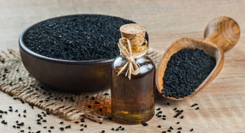 Çörek otu yağı neye iyi gelir, ateşi düşürür mü, zayıflatır mı, nasıl kullanılır? Sedef hastalığının doğal ilacı olan çörek otu yağının mucizevi etkileri