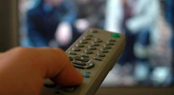 Cuma günü hangi diziler var? Bu akşam hangi dizi ve program var? TRT 1, Star TV, Fox TV, Show TV, Kanal D ve Atv yayın akışı listesi