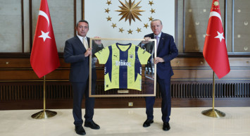 Cumhurbaşkanı Erdoğan, Fenerbahçe Başkanı Ali Koç'u Külliye'de Kabul Etti