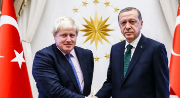 Cumhurbaşkanı Erdoğan, İngiltere Başkanı Johnson'la Görüştü
